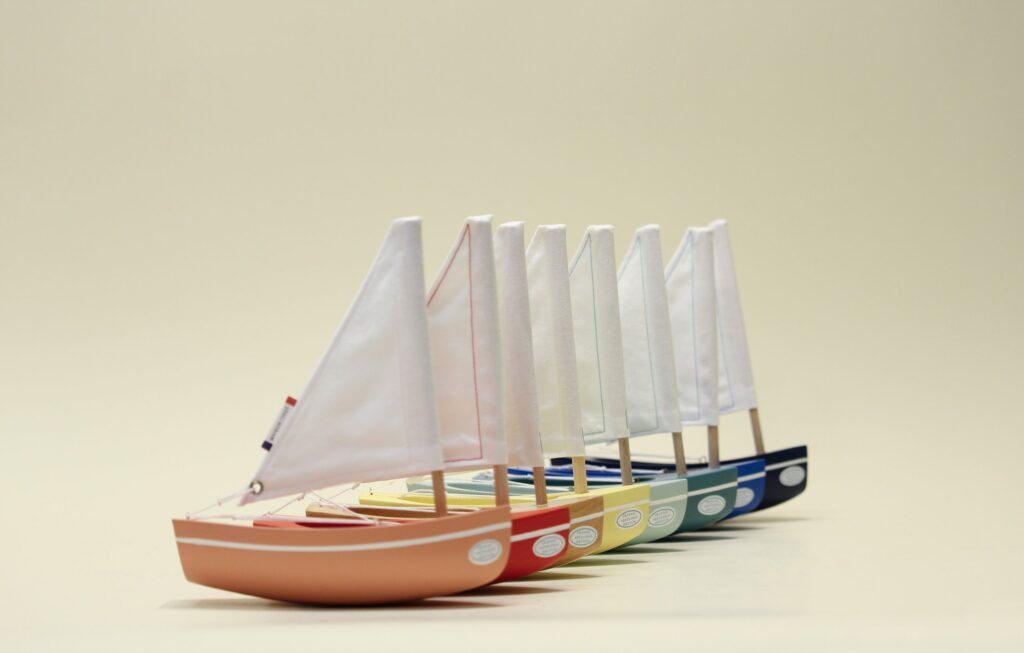 Petits bateaux en bois modèle Bachi de la Maison Tirot